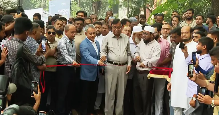 ধানমন্ডি লেকের খনন কাজের উদ্বোধন করেছেন মন্ত্রী শেখ রবিউল আলম